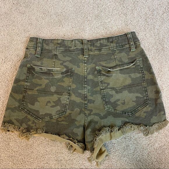 WE The Free Camo shorts green army print Sz 28 - Picture 2 of 9